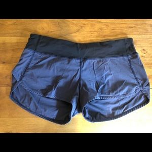 Lululemon Speed Short 2.5” light purple/navy color